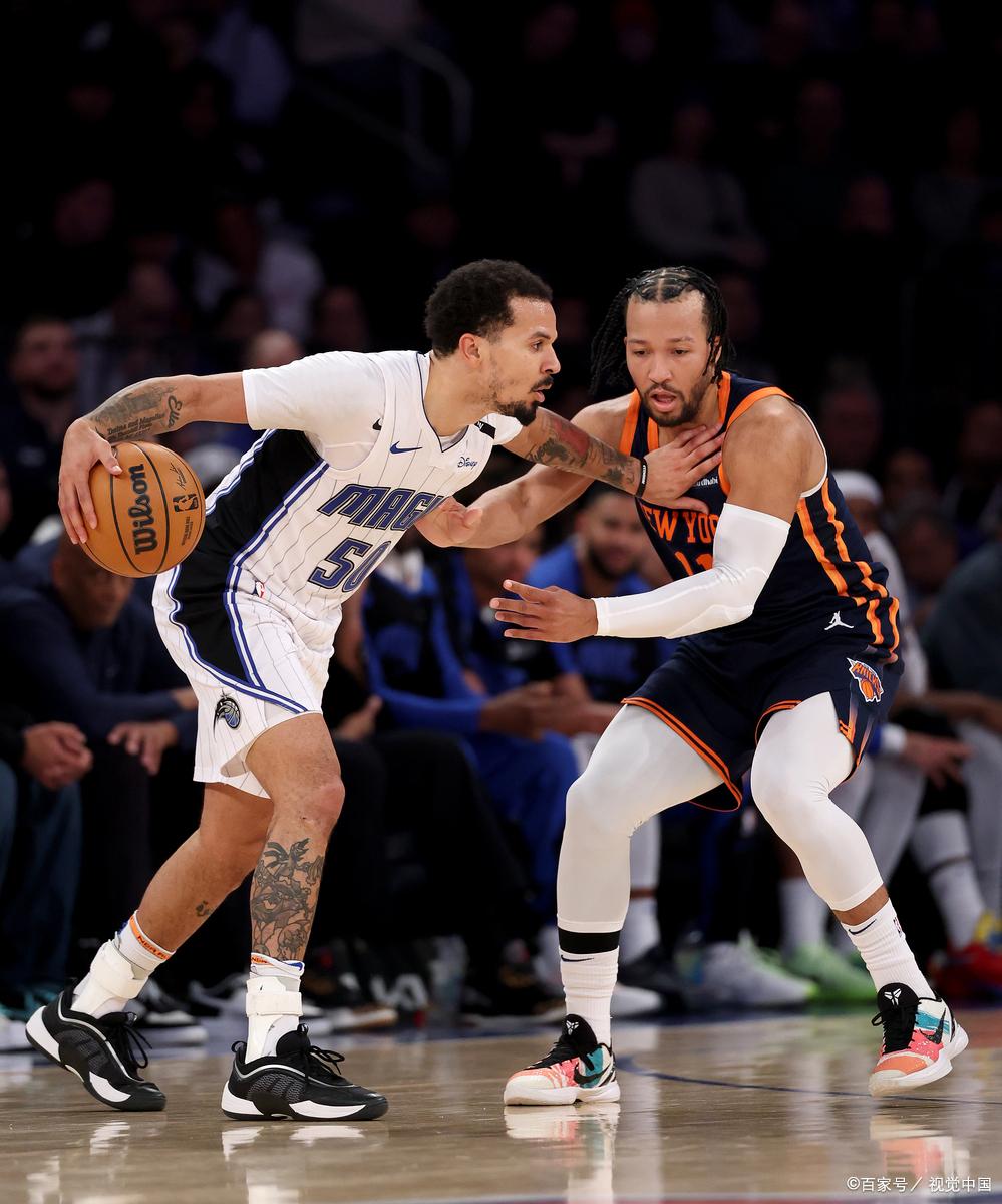 篮网队拉开分数优势击败尼克斯队